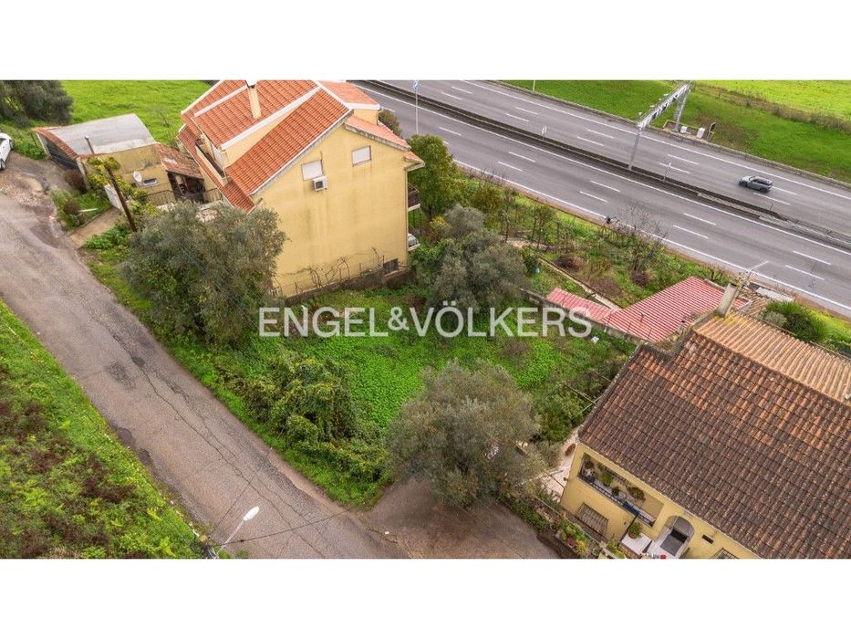 Terreno Urbano com 507 m² em Caneças
