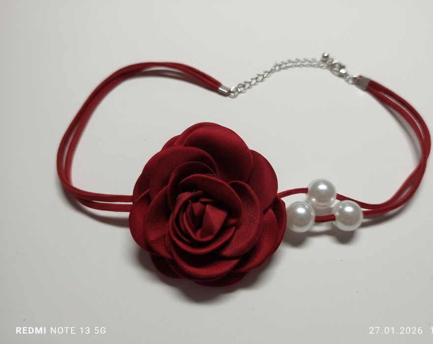 Czerwony Choker z Różą i Perłami – Romantyczny Dodatki