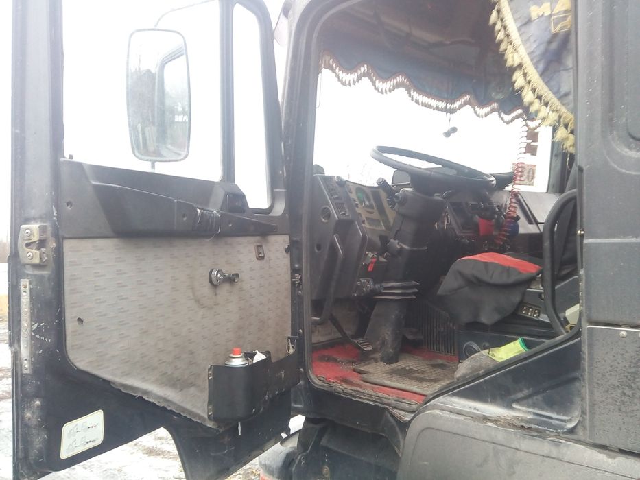 Ман самосвал з прицепом самосвалом