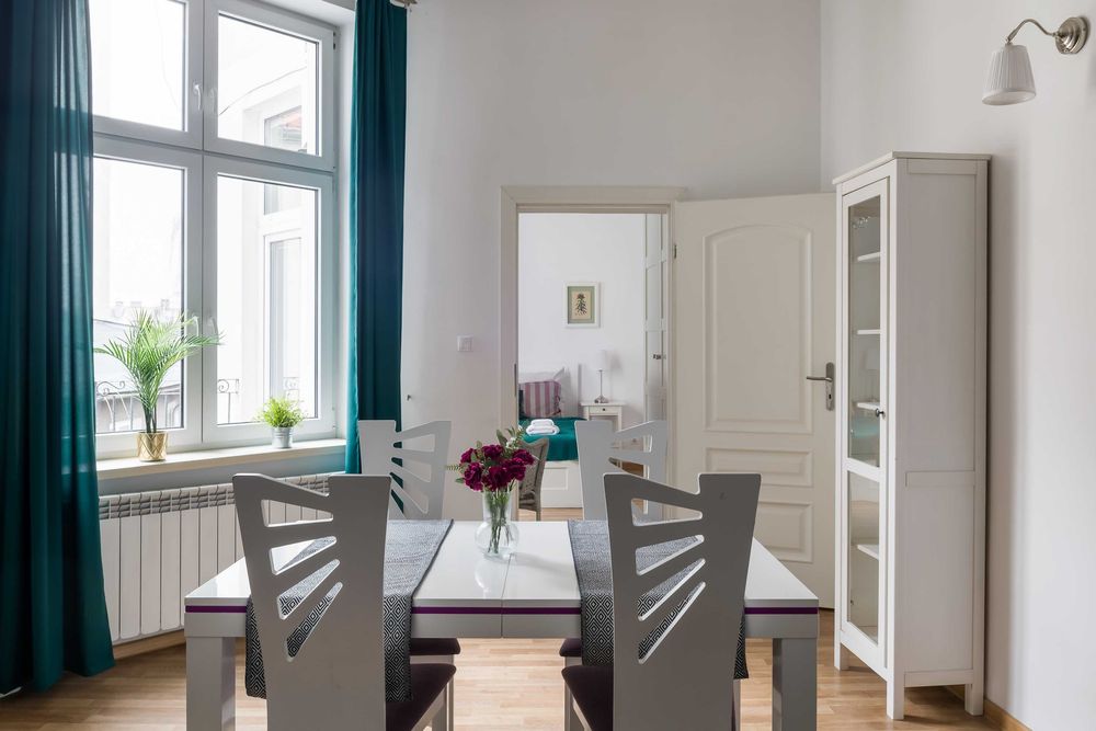 Duży apartament z balkonem przy Dworcu Głównym | Netflix | 5 osób