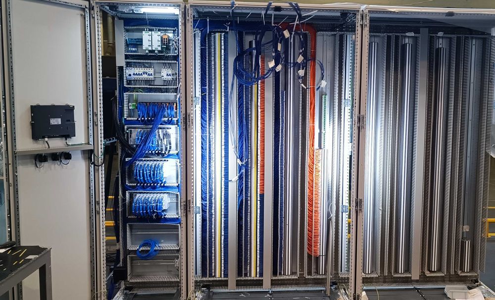 Quadrista e prestador de serviços  de eletricidade