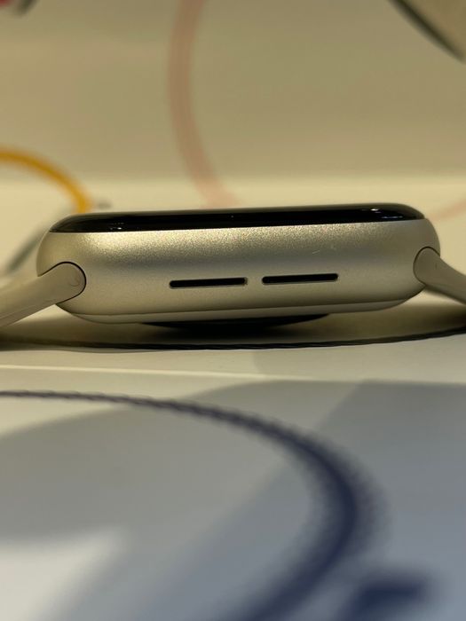 Apple Watch SE в ідеальному стані!