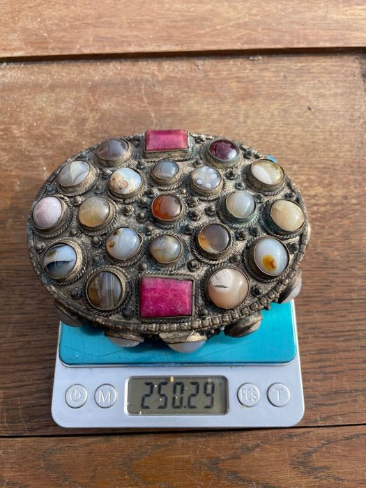 Linda caixa antiga em prata