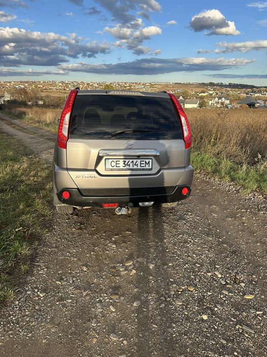 автомобіль Nissan