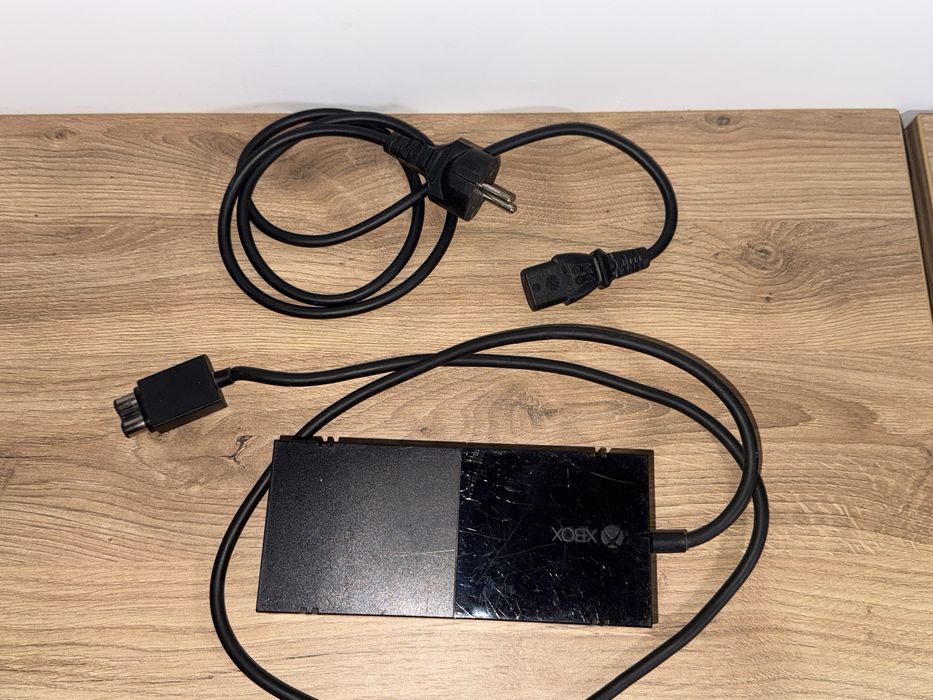 Xbox one z padem kinecktem i grą