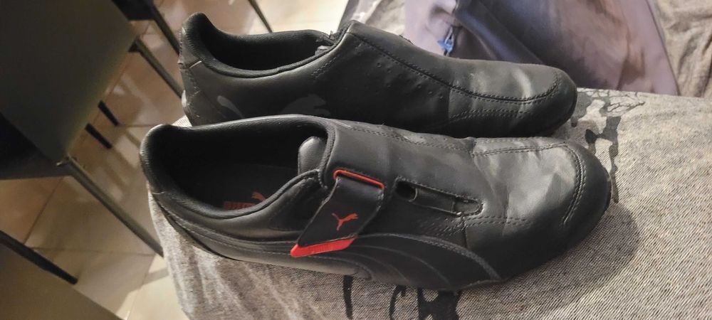 Ténis Pretos da marca Puma , tamanho 41.