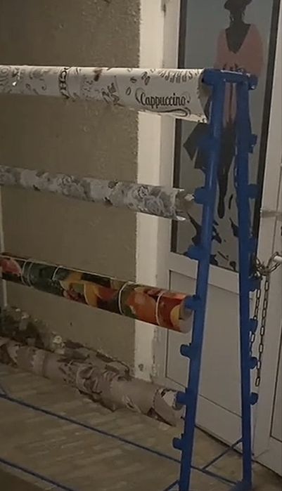 Металлические стойки двусторонние витрины  б/у