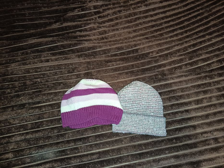 Віддам головні убори та шарфи для діток