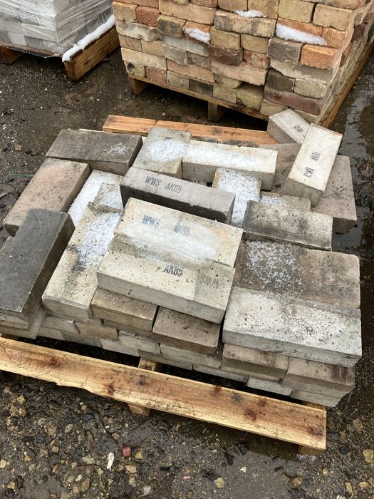 Cegla szamotowa i cegla czerwona stara