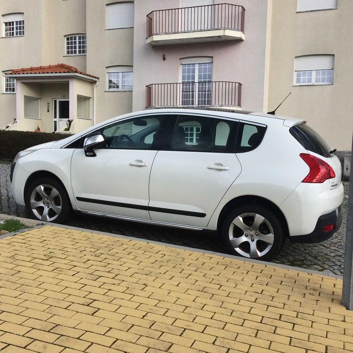 Peugeot 3008  com teto panorâmico, em bom estado de conservação