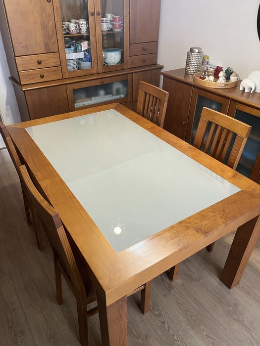 Mesa de jantar com 4 cadeiras