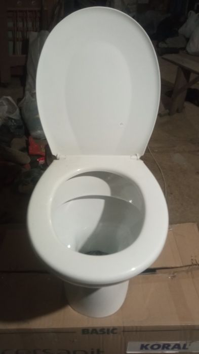 Продам унітаз+кришка нове але без зливного бачка