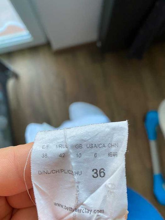 Biała Sukienka Betty Barclay 36