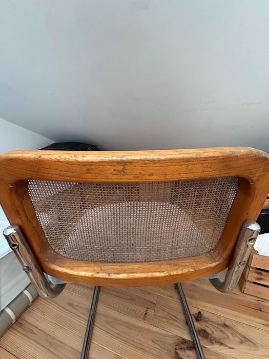 Cadeira vintage, encosto em cana, assento em veludo azul-cinza