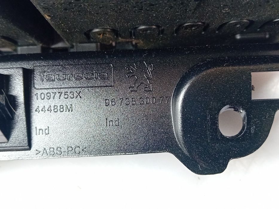 Moldura da consola central / rádio / aro PEUGEOT 2008 I (CU_)