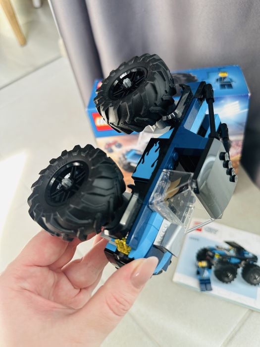 Конструктор LEGO City Синя вантажівка-монстр