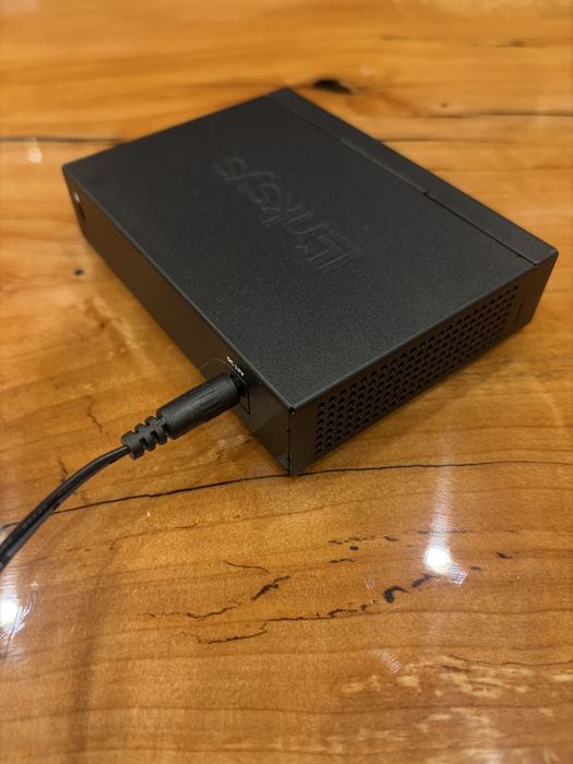 Switch Linksys lgs105