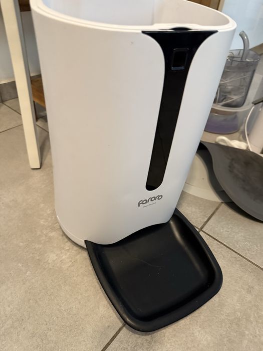 Automatyczny podajnik karmy dla kota