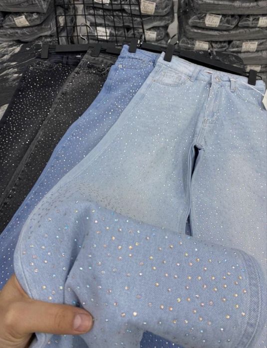 Трендові джинси зі стразами