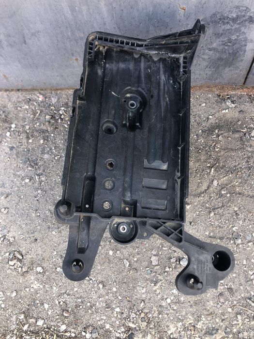 Volkswagen Підставка , платформа під акамулятор