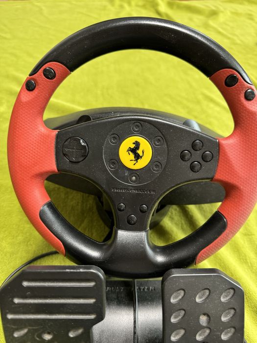 Игровой руль Thrustmaster с педалями