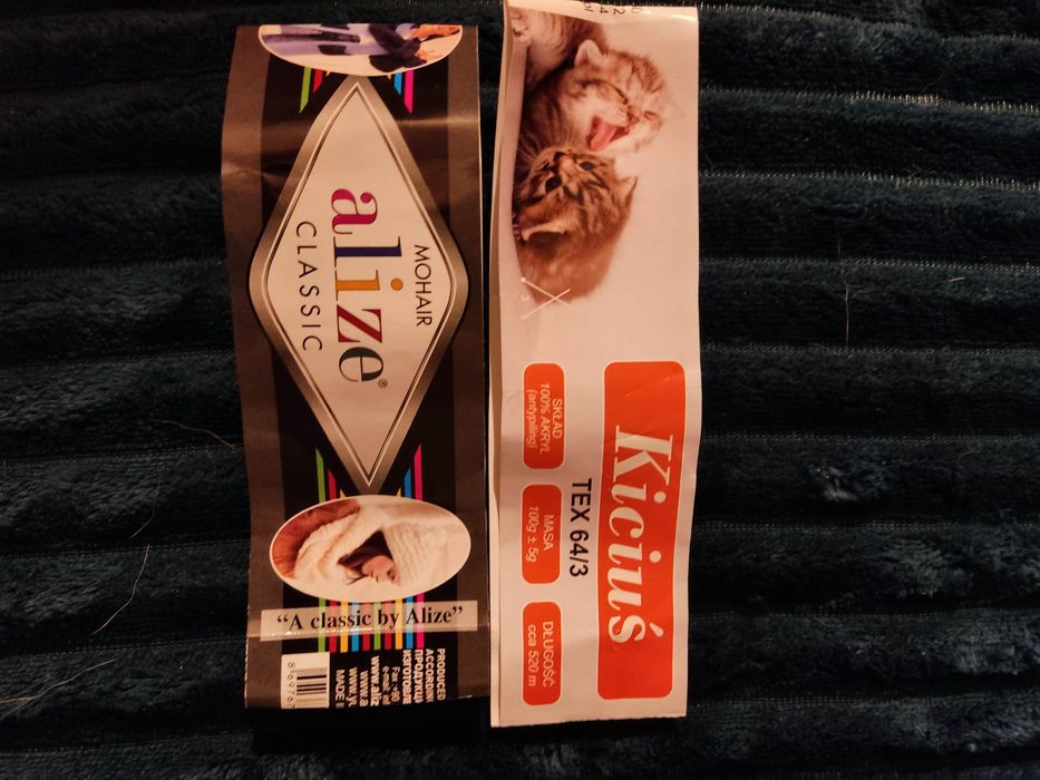 Sweter z moheru robiony na drutach