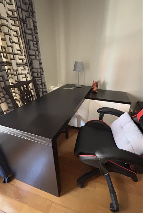 Secretaria com movel de apoio