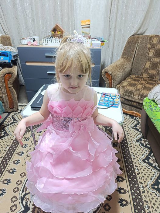 Сукня на випуск у садочок