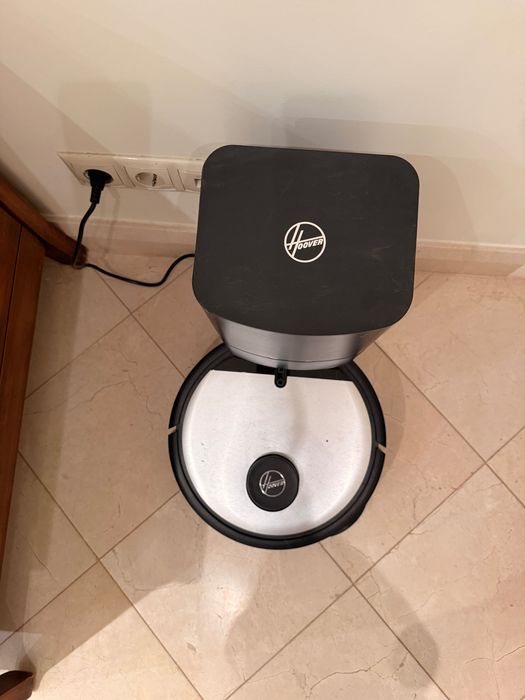 Robot aspirador Hoover com base de carregamento