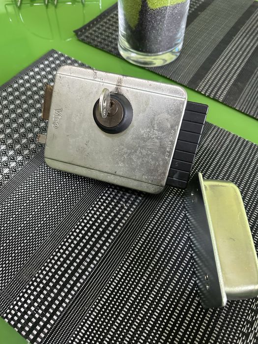 Fechadura Viro  para porta exterior