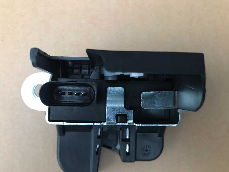 Замок задней двери Volkswagen Golf 5 6 Passat B7 B8 Touran