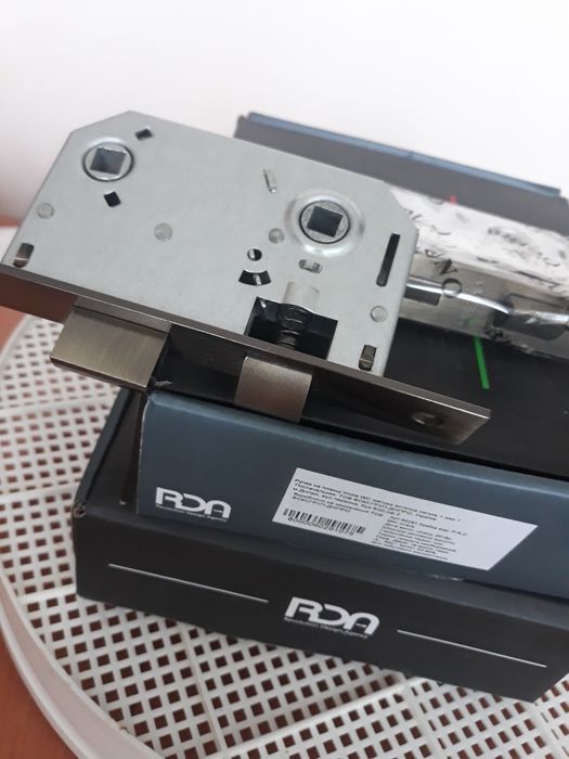 Дверний замок міжкімнатний