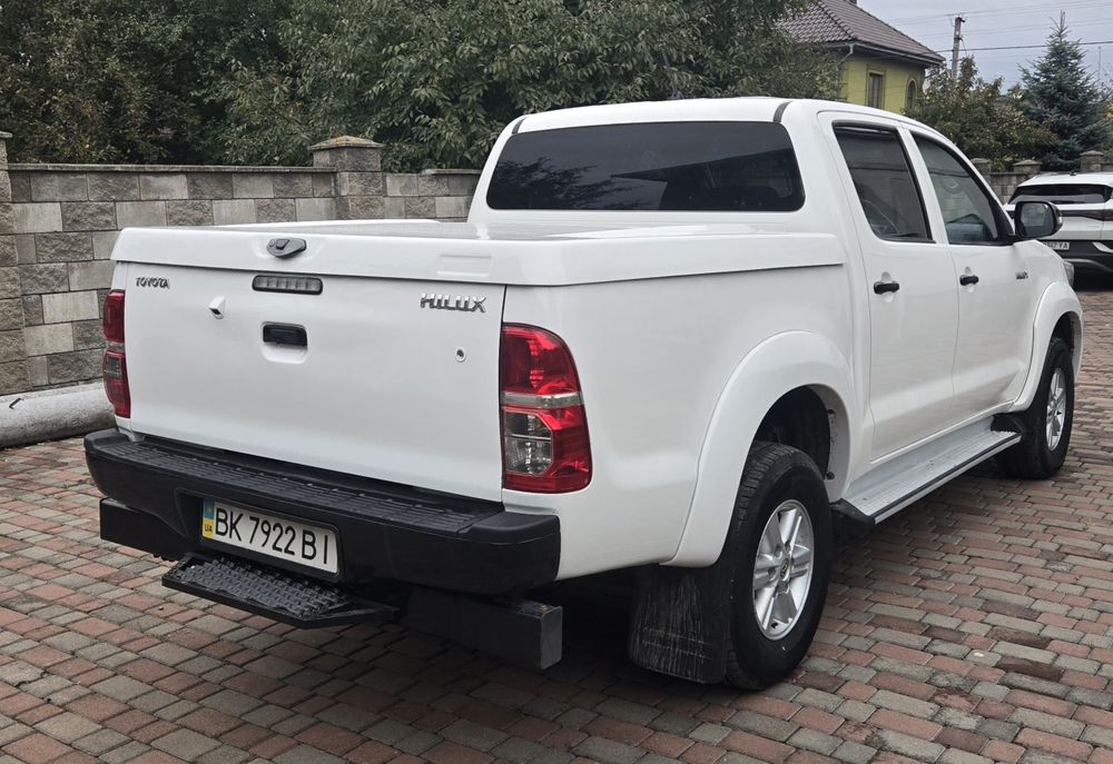 Продам Toyota Hilux 2013
