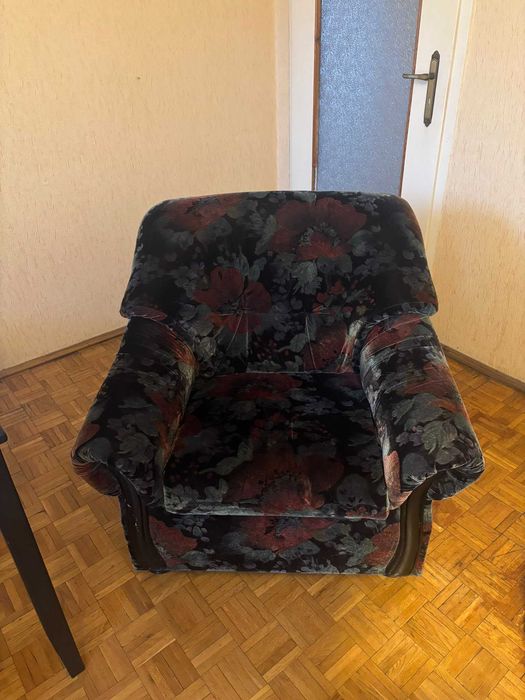 Meble – biurko IKEA MICKE, sofa rozkładana BEDDINGE + fotel – 250 zł