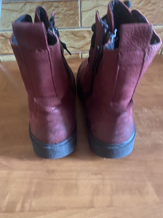 Продам ботинки женские