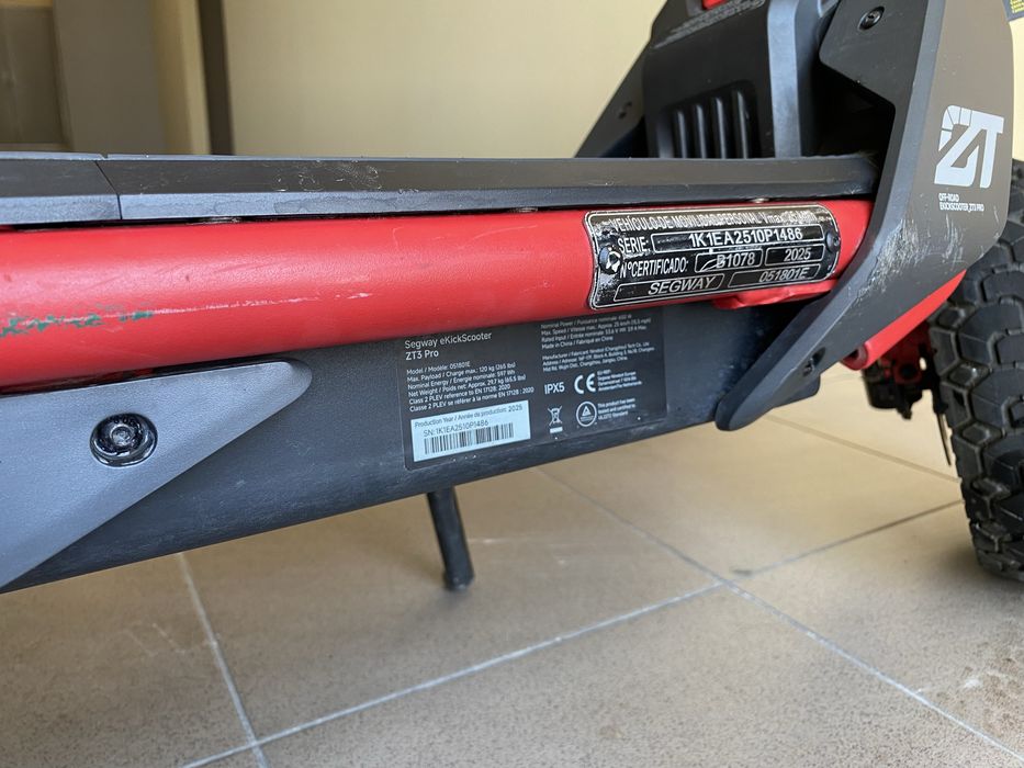 Продам электросамокат Segway Ninebot ZT3 Pro