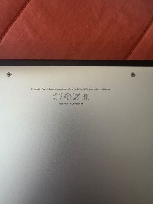 MacBook Pro 13” (Mid 2012) – i5 / 4GB RAM / 500GB  – Excelente estado