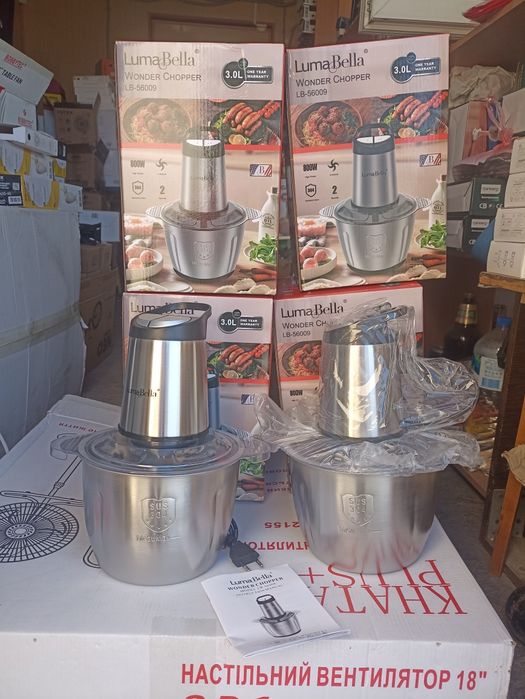 4 леза. 800 W якісні, 3 літрів. Нові  потужні  подрібнювач блендер