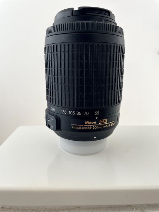 Câmara Nikon D3500 com duas objetivas (18-55 e 55-200mm)