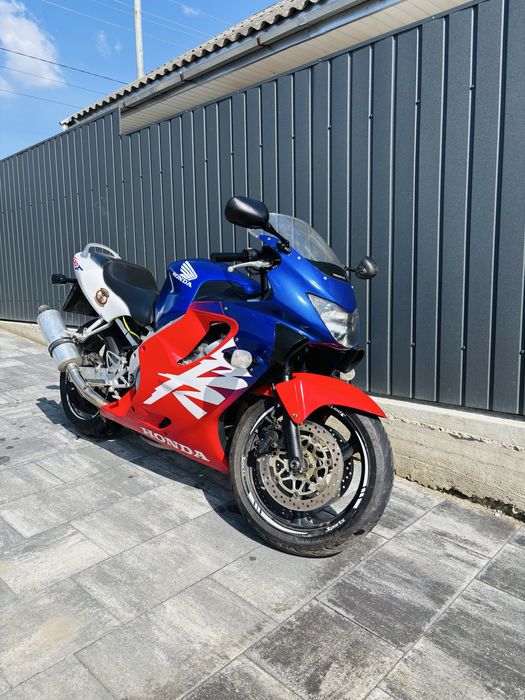 Honda cbr 600  f4  2001рік
