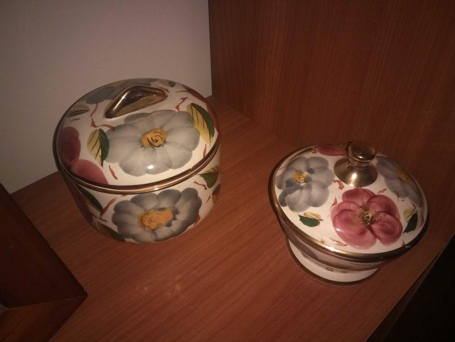 Bomboneiras em Porcelana pintada à mão.