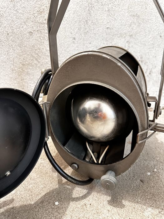 Refletor/Projetor DAB teatro/cinema