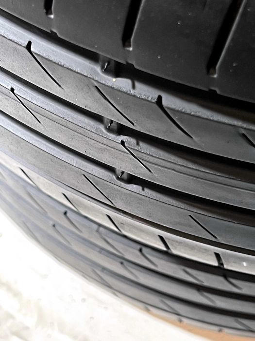 Pneus Kumho Ecsta PS71 - 245/35/20 - Como NOVOS