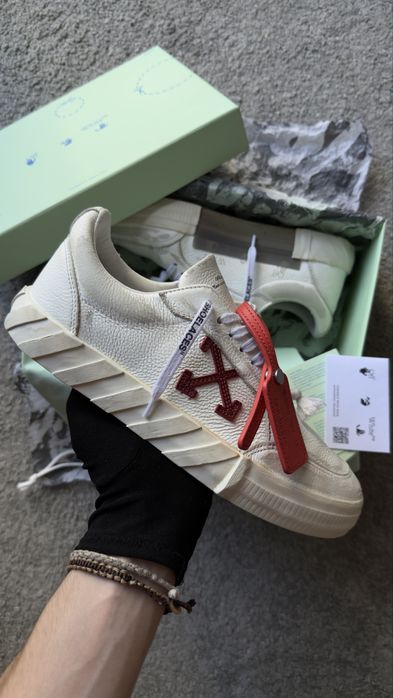 Off-White Low Vulcanized Distressed White Burgundy EU41