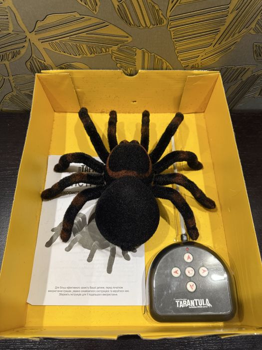 Паук на управлении , тарантул , павук на радіокеруванні, інтерактивний