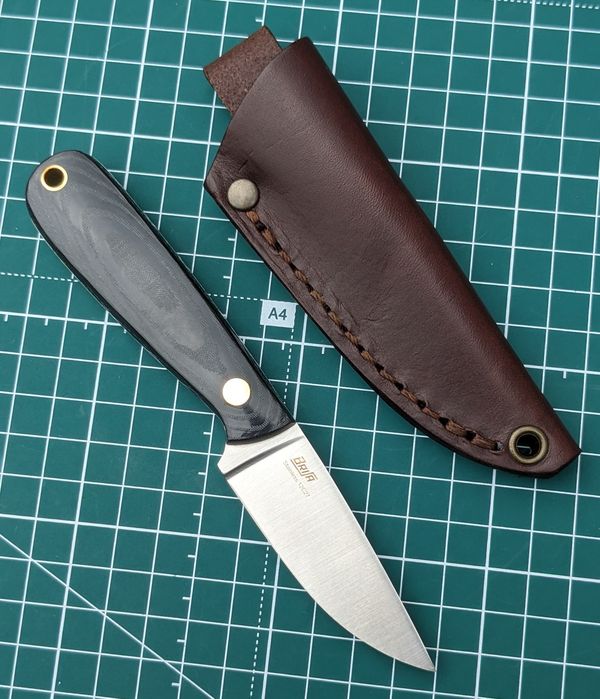 Фінський шийний ніж Brisa Necker 70 зі шкіряним чохлом.