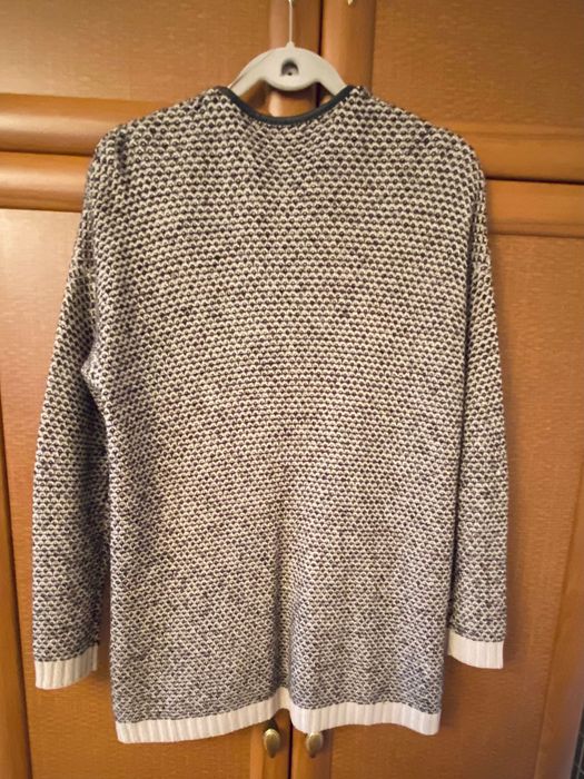 Czarny beżowy sweter kardigan Mango