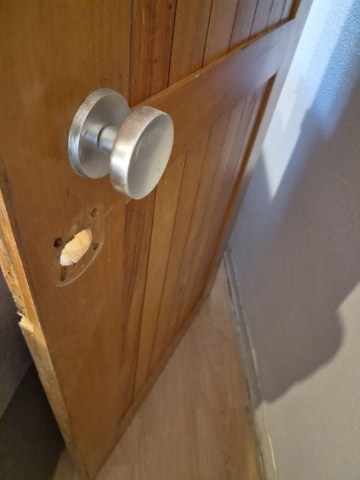 Vende-se porta de entrada
