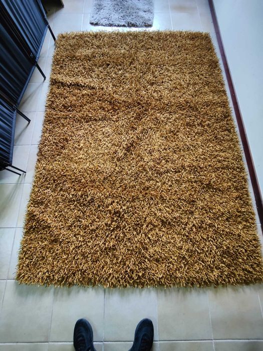 Tapete shaggy dourado tam. 160x230cm em ótimo estado