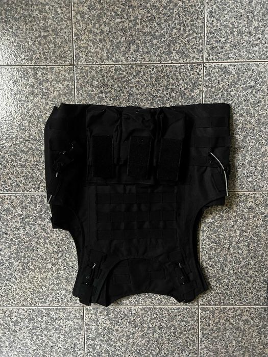 Arma airsoft Lancer Tactical LT12 e material